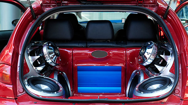 कार में सुनते हैं तेज आवाज में म्यूजिक तो हो जाएं सावधान, दिल्ली पुलिस ने जारी किया नोटिस