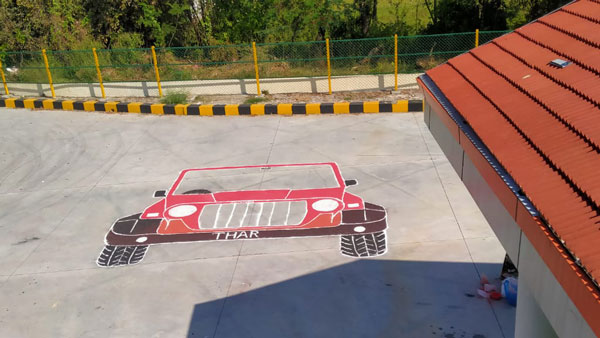 Mahindra Thar को Amitabh Bachchan थीम से सजाया, Anand Mahindra ने किया Tweet