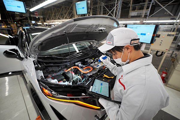 Nissan की कार फैक्ट्री में इंसानों की जगह लेंगे रोबोट, उत्पादन बढ़ाने का है लक्ष्य