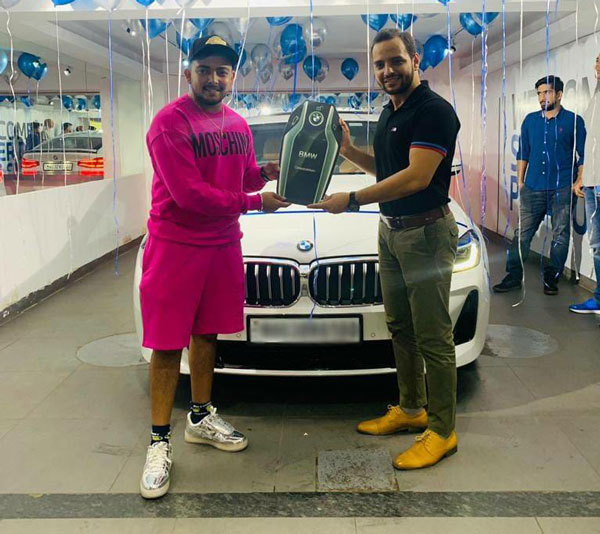 Prithvi Shaw ने IPL खत्म होने के बाद खरीदी नई BMW कार, सवारी करते हुए दिखाई दिए