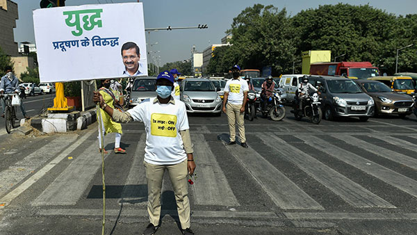 दिल्ली में सर्दियों के पहले प्रदूषण से निपटने की कोशिश शूरू, रेड लाइट पर इंजन बंद रखने की अपील