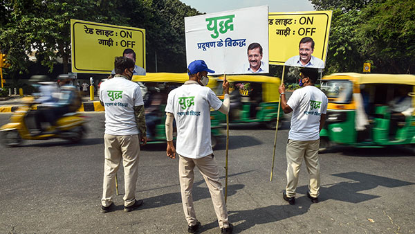 दिल्ली में सर्दियों के पहले प्रदूषण से निपटने की कोशिश शूरू, रेड लाइट पर इंजन बंद रखने की अपील