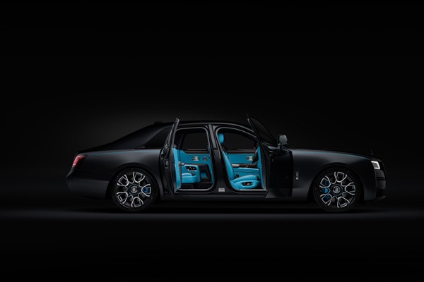 नई Rolls Royce Ghost Black Badge का हुआ खुलासा, तस्वीरें देख हो जाएंगे दीवाने