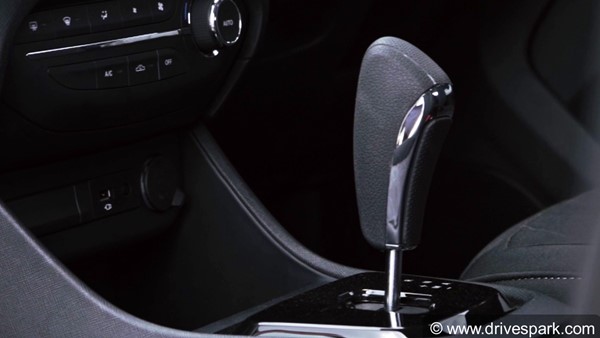 Tata Punch खरीदने का बना रहे हैं प्लान, तो पहले जान लें ये 5 खूबियां और खामियां