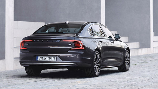 Volvo S90 और XC60 हाइब्रिड कारें हईं लाॅन्च, एडवांस फीचर्स से है लैस, जानें क्या है कीमत