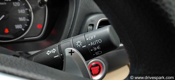 कारों में मिलने वाले ये 10 फीचर्स हैं बेकार, क्या आप भी नहीं करते हैं इन फीचर्स का इस्तेमाल?