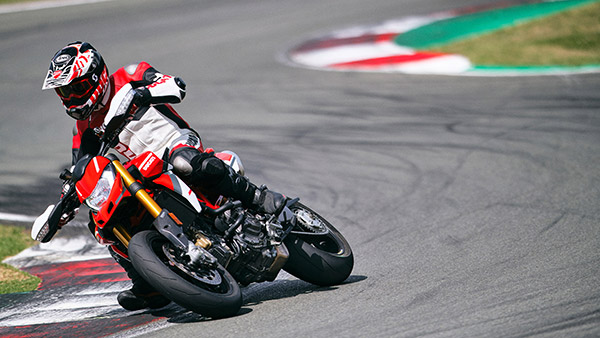 Ducati जल्द ला रही है धांसू बाइक, 950cc इंजन के साथ मिलेंगे शानदार फीचर्स से होगा लैस