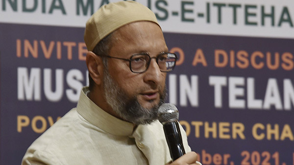 असदुद्दीन ओवैसी की Land Rover Defender का कटा चालान, कार्रवाई के लिए पुलिस को मिला ईनाम