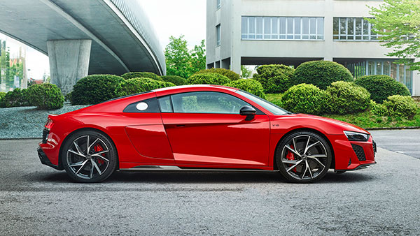 Dubai Police के बेड़े में शामिल हुईं दो Audi R8 Coupe सुपरकार, सामने आईं तस्वीरें