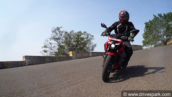 बजाज पल्सर एन250 डिजाईन व स्टाइल