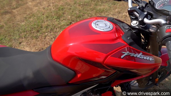 Bajaj Pulsar 250 या Dominar 250: कौन सी 250cc बाइक आपके लिए होगी बेहतर, यहां पढ़ें तुलना