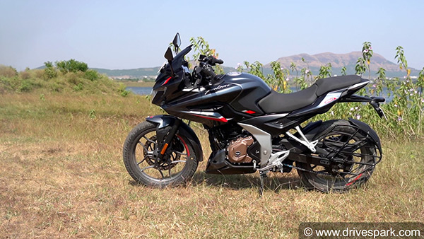 बजाज पल्सर एफ250 रंग विकल्प, कीमत व प्रतिस्पर्धा