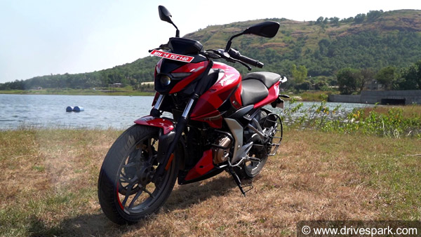 बजाज पल्सर एन250 रिव्यू: अब तक की बेस्ट पल्सर? कितनी नई, कितनी पुरानी?