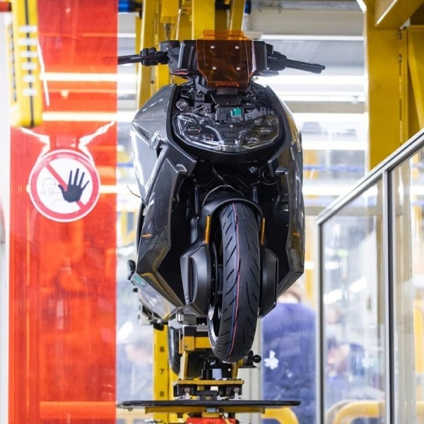 BMW CE-04 इलेक्ट्रिक स्कूटर का उत्पादन हुआ शुरू, जानें कब उतारी जाएगी बाजार में
