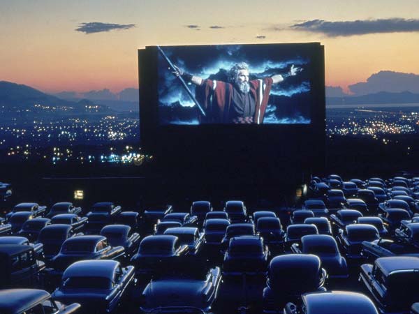 मुंबई में खुलेगा देश का पहला Rooftop, Open-Air Drive-In सिनेमाघर, जानें क्या होगी इसकी खासियत