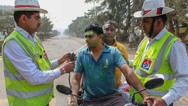 पियक्कड़ों को बड़ी राहत, शराब पीकर गाड़ी चलाने पर भी पुलिस नहीं करेगी जब्त, हाईकोर्ट का आदेश