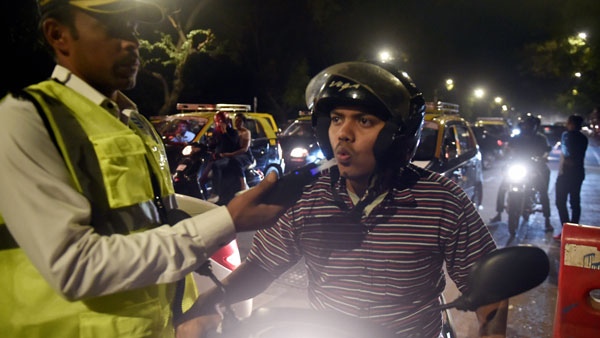 पियक्कड़ों को बड़ी राहत, शराब पीकर गाड़ी चलाने पर भी पुलिस नहीं करेगी जब्त, हाईकोर्ट का आदेश