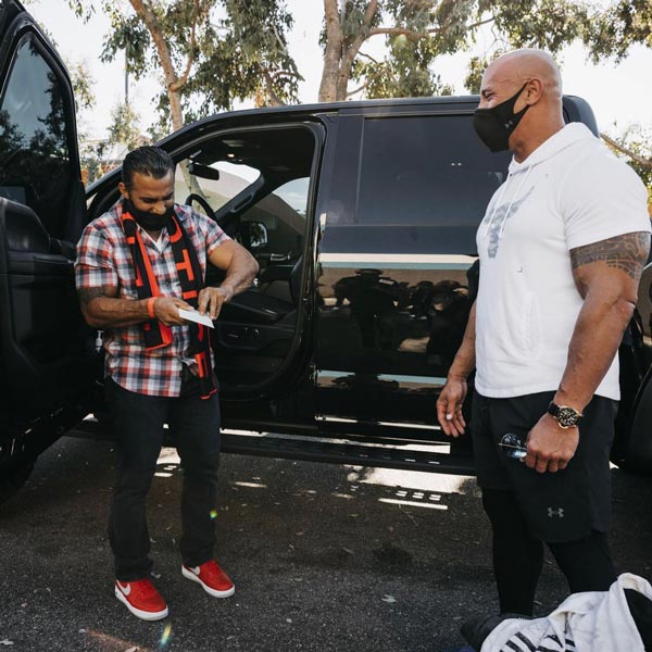 ‘The Rock’ ने इस व्यक्ति को गिफ्ट किया अपना कस्टम-बिल्ट Ford F-150 Raptor, हो गया भावुक