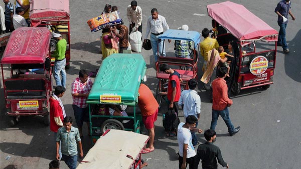 दिल्ली पुलिस ने नियम तोड़ने वाले ई-रिक्शा चालकों पर की बड़ी कार्रवाई, 20,000 ई-रिक्शा के कटे चालान