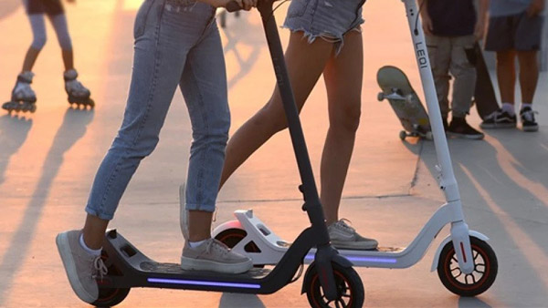 स्मार्टफोन निर्माता हुआवै ने लाॅन्च किया स्मार्ट इलेक्ट्रिक स्कूटर, सिंगल चार्ज पर चलती है 40 किलोमीटर