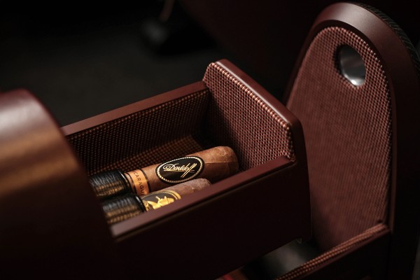 Hyundai Motor ने Heritage Series Grandeur सेडान का किया खुलासा, बेहतरीन रेट्रो लुक में हुई पेश Hyundai Motor ने Heritage Series Grandeur सेडान का किया खुलासा, बेहतरीन रेट्रो लुक में हुई पेश