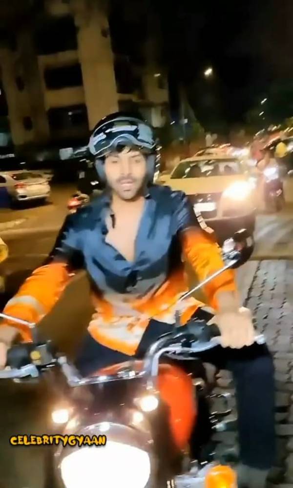 एक्टर कार्तिक आर्यन ने सेलिब्रेट किया 31वां जन्मदिन, खुद को गिफ्ट की नई राॅयल एनफील्ड बाइक