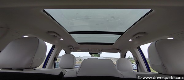 Mahindra XUV700 में कुछ फीचर्स किये जा सकते हैं कम, जानें क्या है कारण