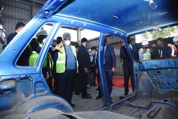 नितिन गडकरी ने नोएडा में किया मारुति के पहले स्क्रैपिंग प्लांट का उद्घाटन, हर साल कबाड़ होंगे 24,000 वाहन