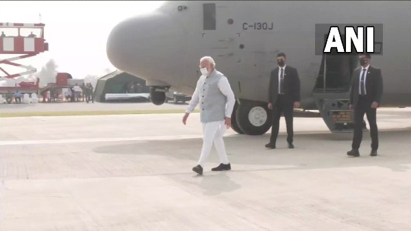 पूर्वांचल एक्सप्रेस-वे पर Hercules C130J में उतरे प्रधानमंत्री नरेंद्र मोदी, एयर फोर्स ने दिखाया अपना दम