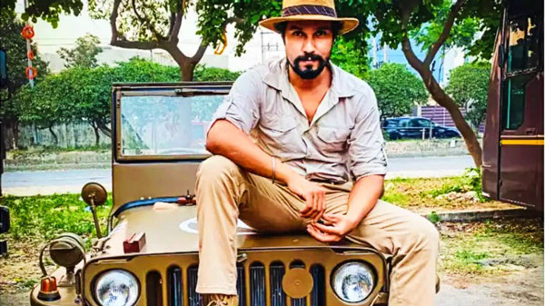 अभिनेता Randeep Hooda की सवारी बनी विंटेज Willys Jeep, ताजा तस्वीरें आईं सामने