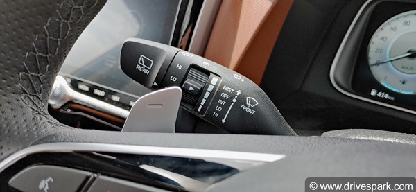 क्या किसी कार में लगा रियर विंडशील्ड वाइपर काम का फीचर है? जानिए कितना उपयोगी है यह