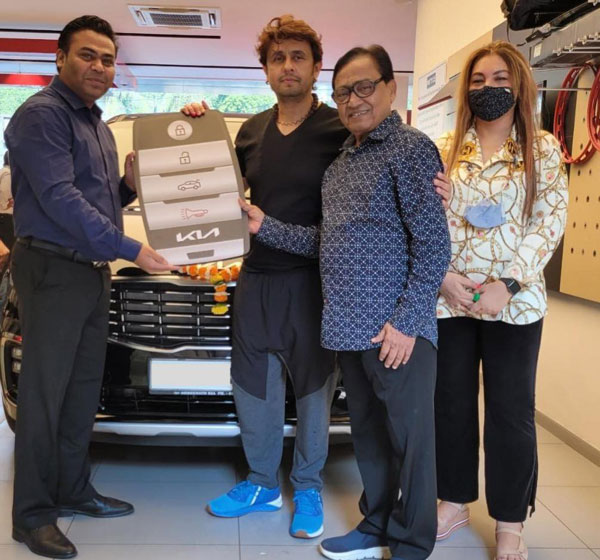 सिंगर सोनू निगम ने फैमिली के लिए खरीदी नई Kia Carnival MPV, जानें क्या है कीमत और फीचर्स