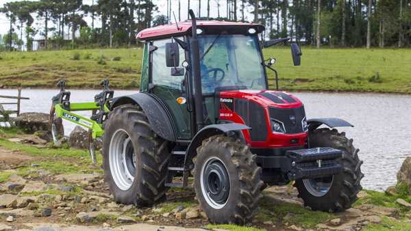 अपनी बर्थ-डे पार्टी में इस लड़की ने ट्रैक्टर से मारी एंट्री, Anand Mahindra ने शेयर किया वीडियो