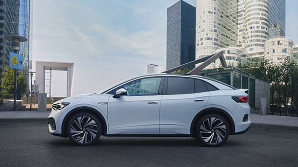 Volkswagen ID.5: फॉक्सवैगन ला रही है धांसू इलेक्ट्रिक कार, एक बार चार्ज करने पर चलेगी 520 किलोमीटर