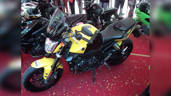 महेंद्र सिंह धोनी ने फार्म-हाउस में चलाई Yamaha RD350 बाइक, वीडियो हुआ वायरल