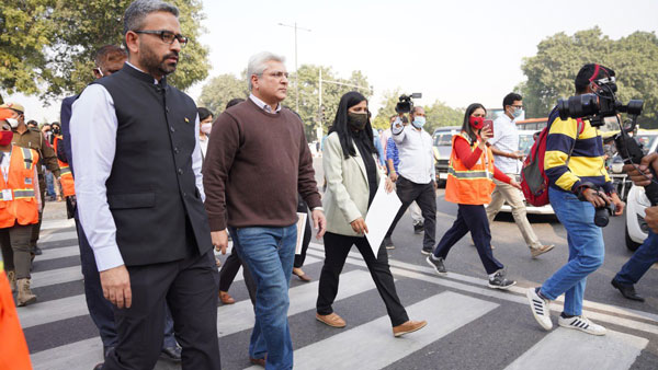 सड़क पर पैदल चलने वालों की सुरक्षा के लिए दिल्ली में शुरू हुआ ट्रायल