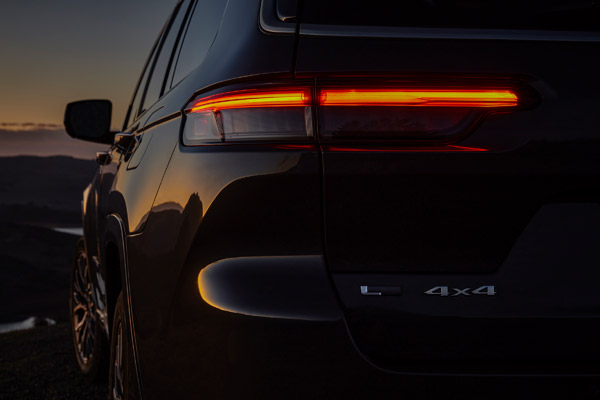 क्या आप जानते हैं कि Reverse Light का असली काम क्या होता है? अगर नहीं तो जानें यहां