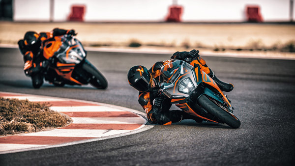 नई KTM RC 390 इंजन