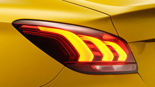 क्या आप जानते हैं कि Reverse Light का असली काम क्या होता है? अगर नहीं तो जानें यहां