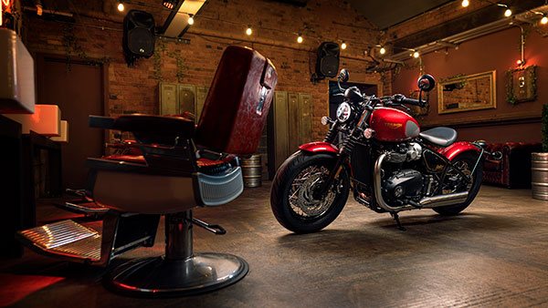 Triumph ने भारत में Bonneville Gold Line और Rocket 3R स्पेशल एडिशन बाइक्स को किया लाॅन्च