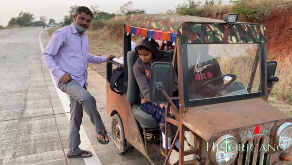 चाबी नहीं किक से स्टार्ट होती है ये जीप, आनंद महिंद्रा ने शेयर किया वीडियो चाबी नहीं किक से स्टार्ट होती है ये जीप, आनंद महिंद्रा ने शेयर किया वीडियो