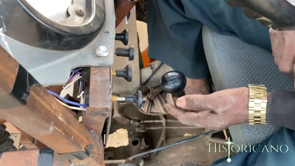 चाबी नहीं किक से स्टार्ट होती है ये जीप, आनंद महिंद्रा ने शेयर किया वीडियो चाबी नहीं किक से स्टार्ट होती है ये जीप, आनंद महिंद्रा ने शेयर किया वीडियो