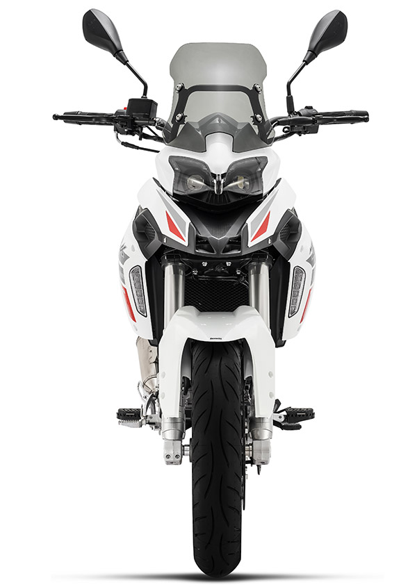 Benelli TRK 251 एडवेंचर बाइक भारत में हुई लाॅन्च, जानें क्या है कीमत और फीचर्स
