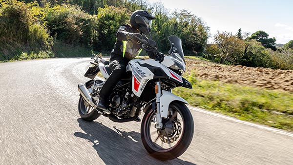 Benelli TRK 251 एडवेंचर बाइक भारत में हुई लाॅन्च, जानें क्या है कीमत और फीचर्स