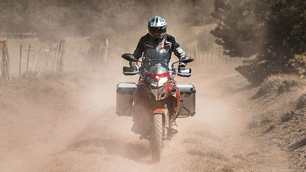 Benelli TRK 502X भारत में नए रंग के साथ हुई लॉन्च, दिखने में और भी आकर्षक