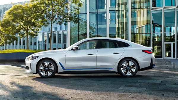 BMW i4 इलेक्ट्रिक सेडान अगले साल हो सकती है भारत में लॉन्च, जानें क्या है खास