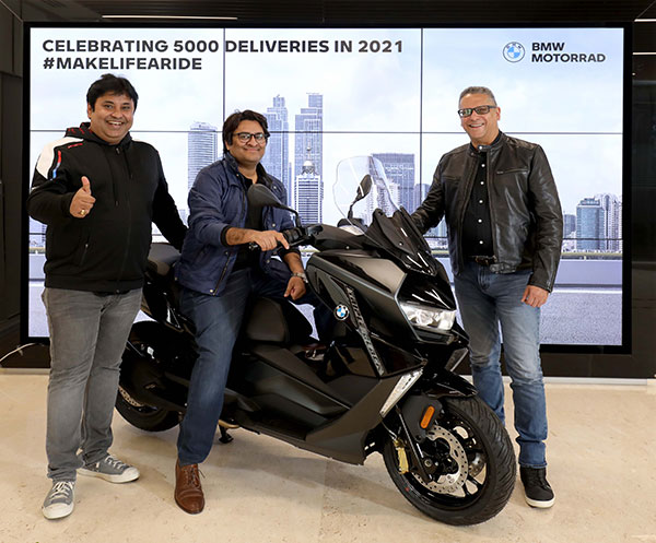 BMW Motorrad ने छुआ अब तक की सबसे अधिक बिक्री का आंकड़ा, 2021 में 5000 बाइक्स की हुई डिलीवरी