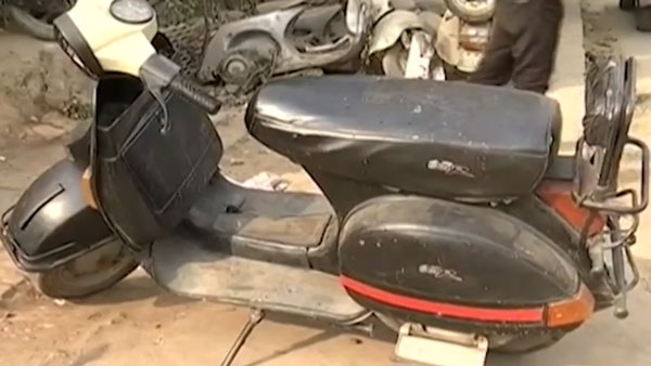 बेशुमार दौलत के बाद भी पीयूष जैन चलाता था खटारा स्कूटर, छापेमारी में मिले कई पुराने वाहन बेशुमार दौलत के बाद भी पीयूष जैन चलाता था खटारा स्कूटर, छापेमारी में मिले कई पुराने वाहन