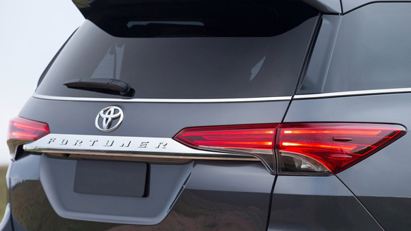 सर्दियों में कार ड्राइव करने में मदद करते हैं ये 5 फीचर्स, क्या आपकी कार में हैं ये विशेषताएं?