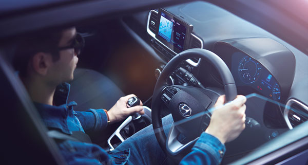 Hyundai Venue ने 31 महीनों में पार किया 2.50 लाख यूनिट्स बिक्री का आंकड़ा, जानें क्या है खास